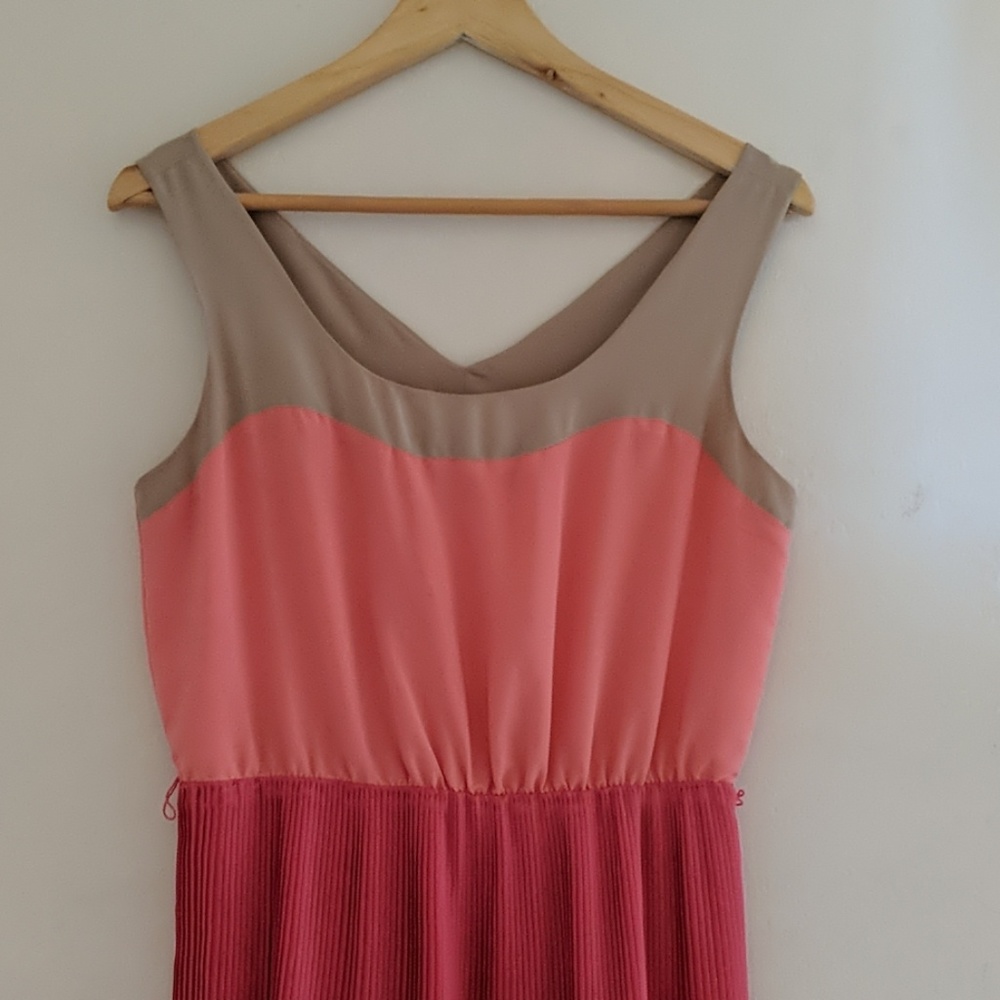 Dress - Picture 5 of 8